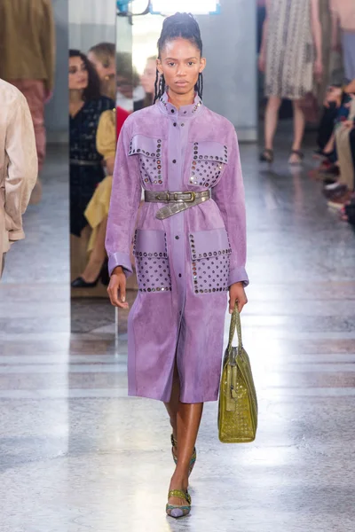 Look 13